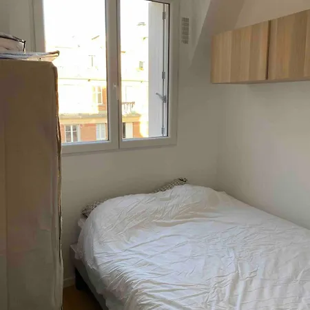 With Near Tour Eiffel Apartment