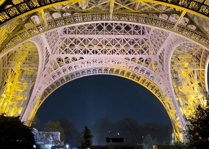With Near Tour Eiffel